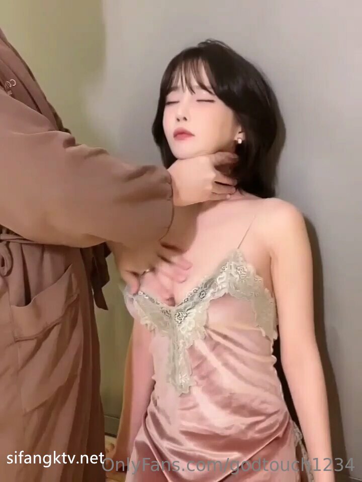 网红梨奈-被射了一脸还一直对镜头比耶